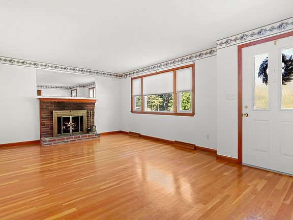 4th image of 163 Center St