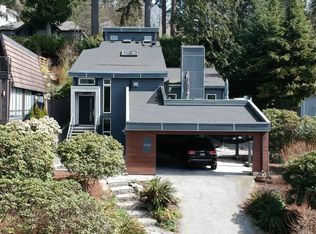 4062 Norwood Ave, North Vancouver, BC V7N 3R3