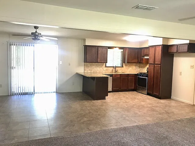 3 bed, 1.5 bath, 1350 sqft, $1,595 — Photo 4