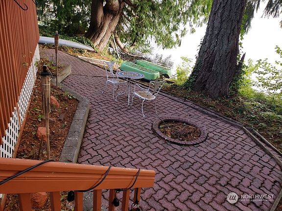5th image of 1608 Camelot Park SW