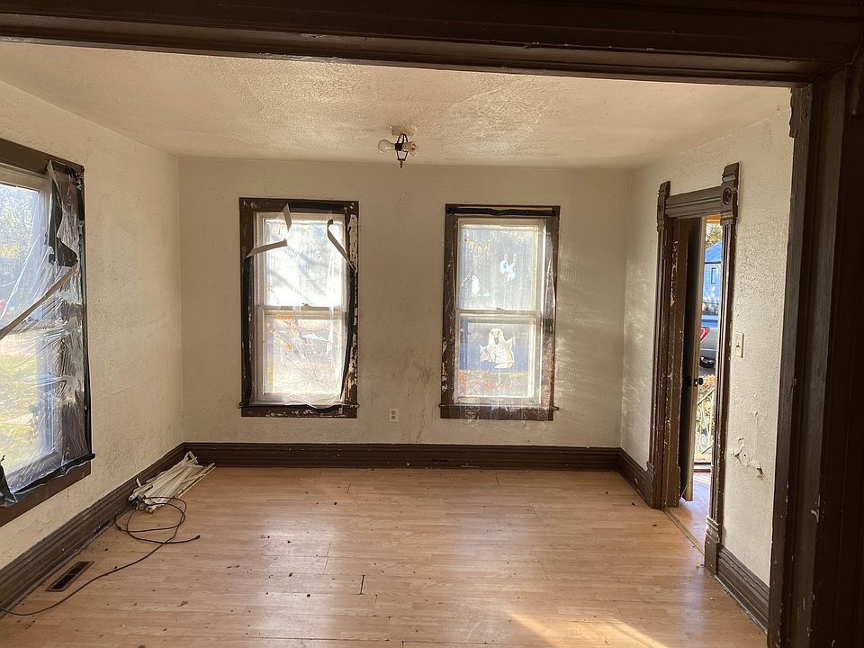 2nd image of 462 S Ottawa St