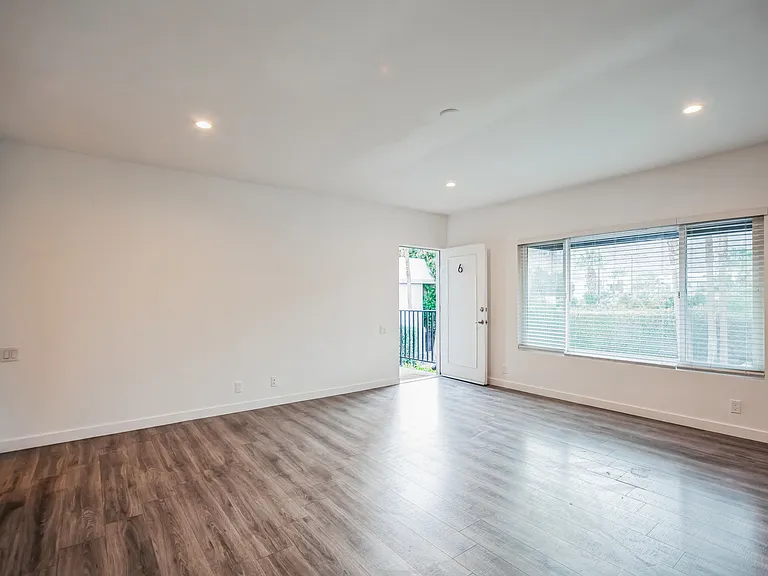671 S Riverside Drive — Photo 23