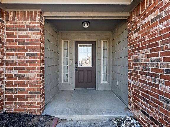 3rd image of 2405 W Quinton St
