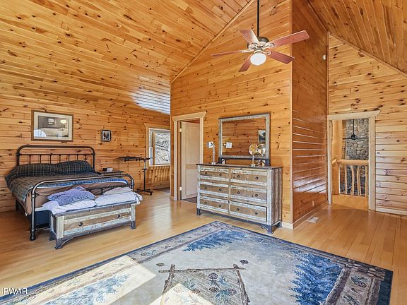 24th image of 992 Winterdale Rd