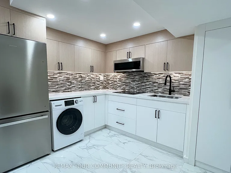 24 Foxhill Dr #LOWER — Photo 5