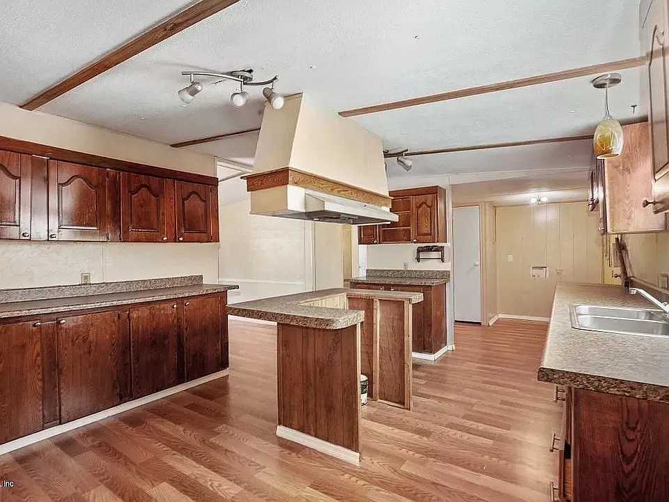 4 bed, 1904 sqft, $1,995 — Photo 3