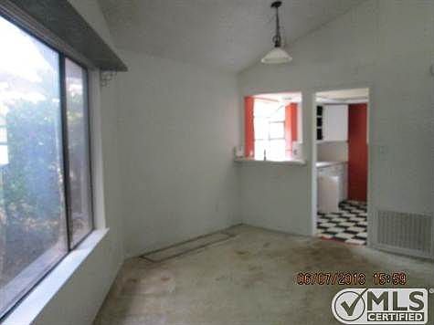 5th image of 557 Hunters Glen St