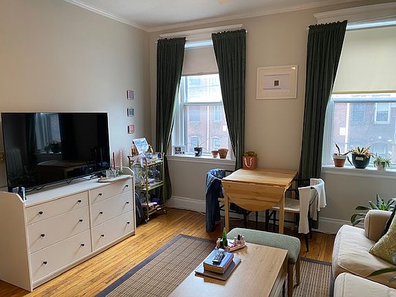 4th image of 22 Orkney Rd APT 3