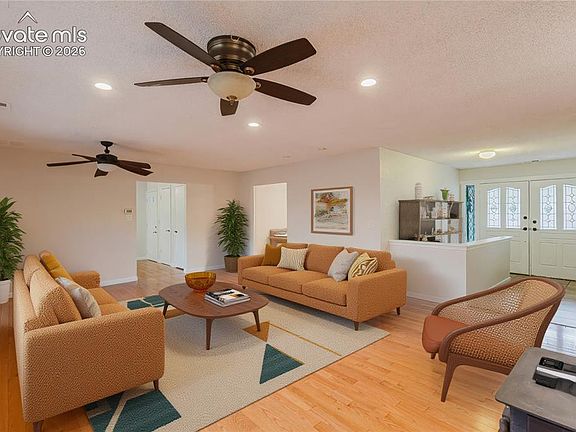 4th image of 34 Newport Cir