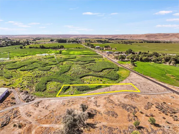 2-850 East Ave S, Hagerman, ID 83332