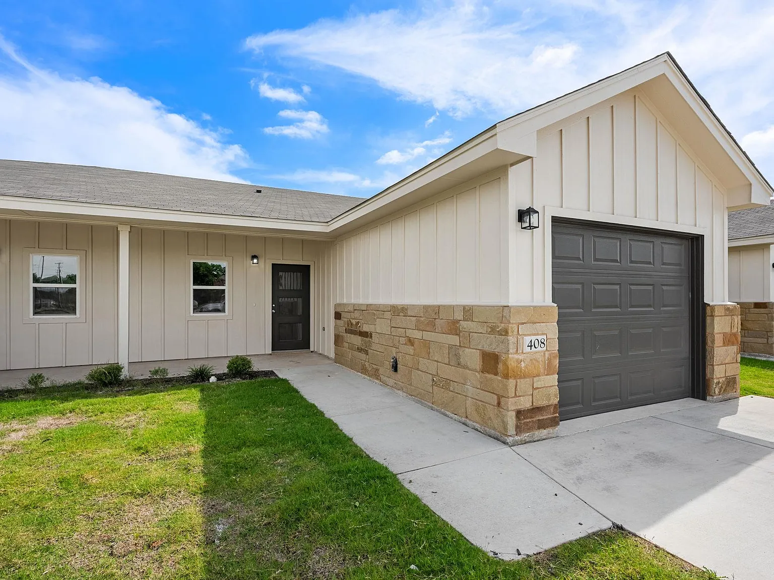 3 bed, 2.0 bath, 1604 sqft, $2,000 — Photo 3