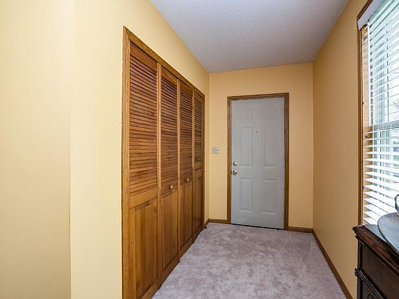 3rd image of 153 Haskell St E