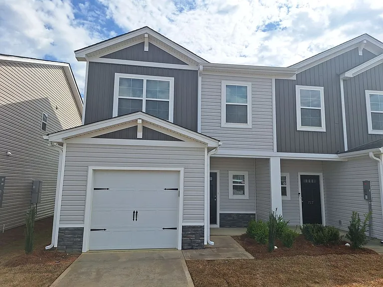 725 Gatestone Ln — Photo 2