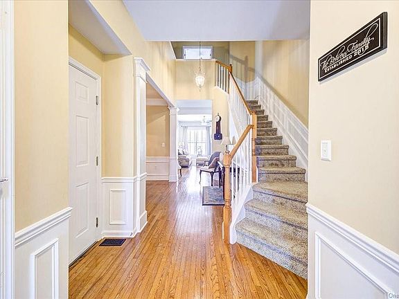 5th image of 8 Bainbridge Pl Unit 805