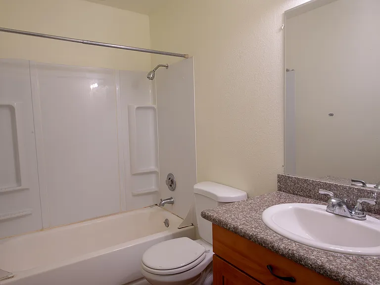 1692 SE Walnut St #10 — Photo 2