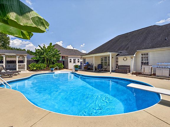 3rd image of 503 Saint Helena Ct
