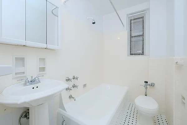 Sold by Houlihan Lawrence | media 5