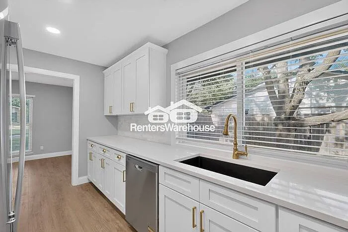 1004 Whitehall Dr — Photo 19