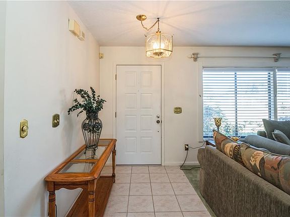 4th image of 843 Sweetbrier Dr