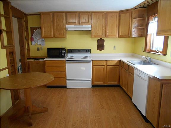 4th image of 12 Crandall St
