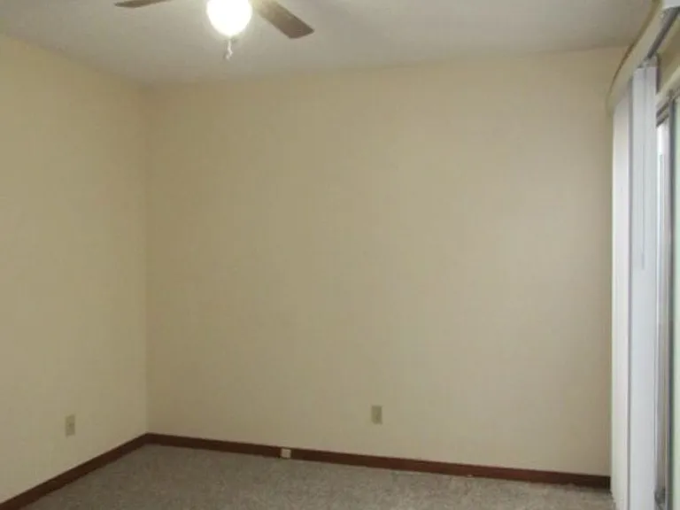 2025 Cambridge Cir — Photo 14