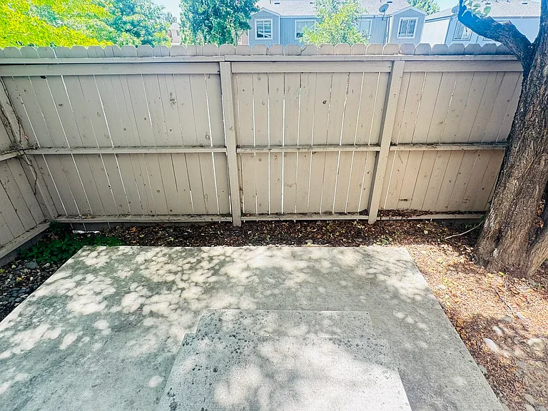 3953 Pheasant Dr — Photo 12