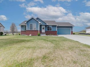 4221 Quail Ridge Dr, Winfield, KS 67156
