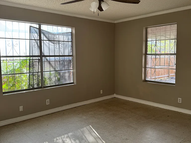 3413 Pine St — Photo 9