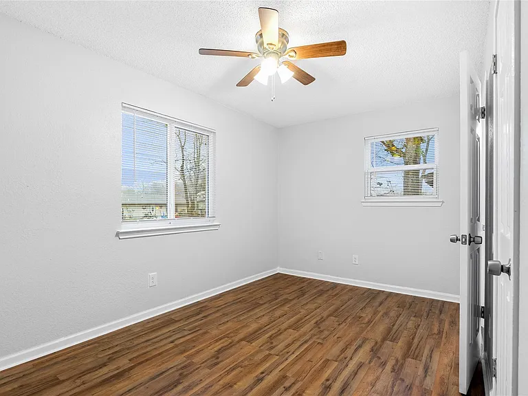 10511 Man O War Ave — Photo 9