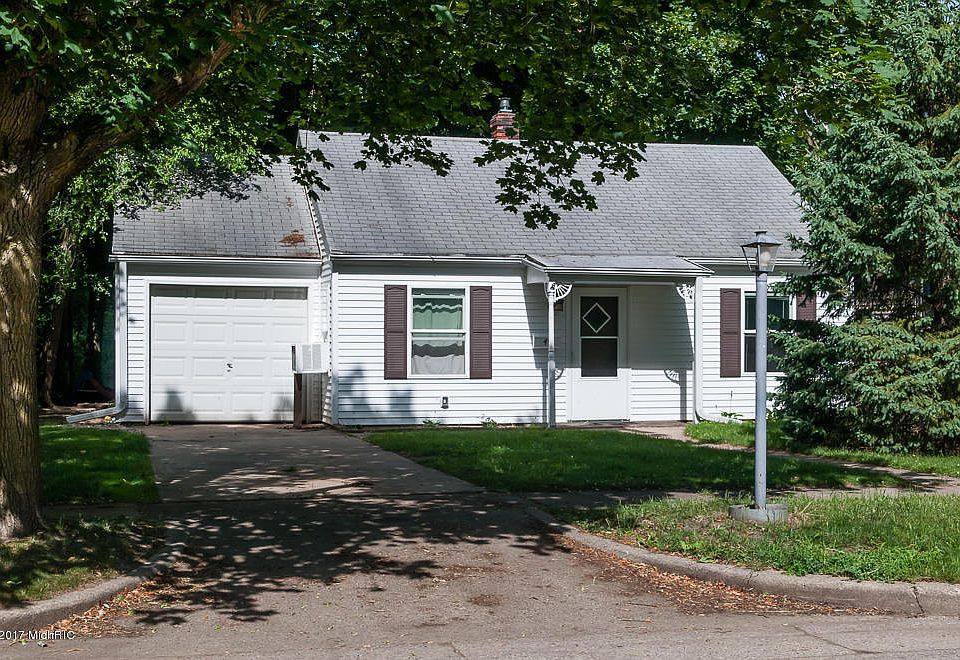 1st image of 49 32nd St N