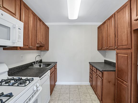 3rd image of 4949 Battery Ln #F76cbe10e