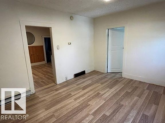3rd image of 5019 49th Ave