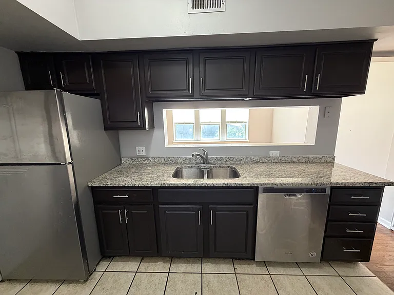 8248 S Eberhart Ave — Photo 8