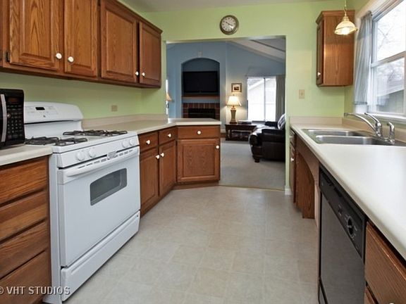 3rd image of 825 Franklin Ave