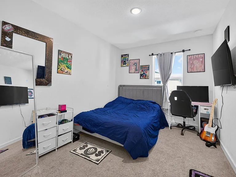 608 NE Waters Edge Ln — Photo 25