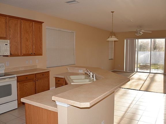 kitchen/living room