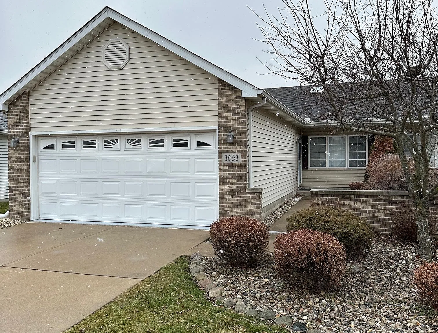 3 bed, 1632 sqft, $2,350 — Photo 1