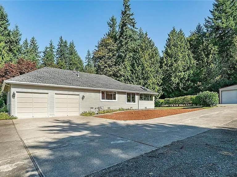 9240 215th Ave NE — Photo 2