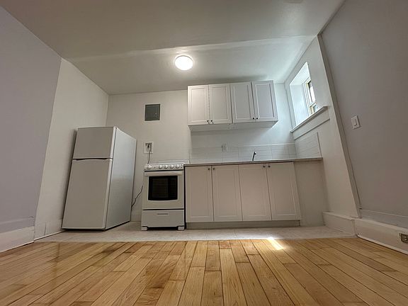 5th image of 142 Wellesley St E #Bachelor