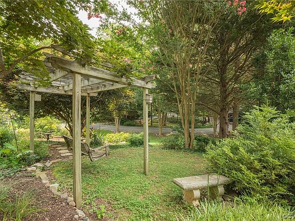 3rd image of 3521 Blithewood Dr