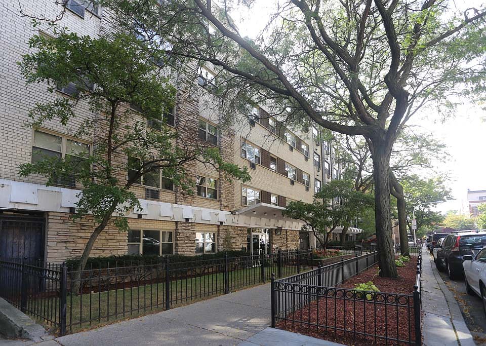 1st image of 535 W Briar Pl APT 257