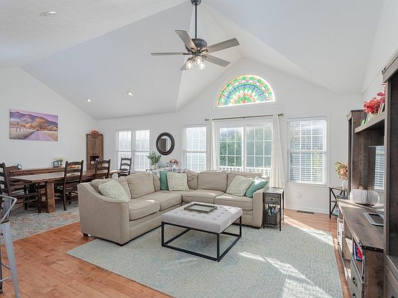 3rd image of 322 Melvin Cir