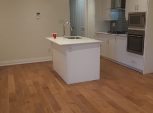 200 Woodbine Ave UNIT 208, Toronto, ON M4L 3P2