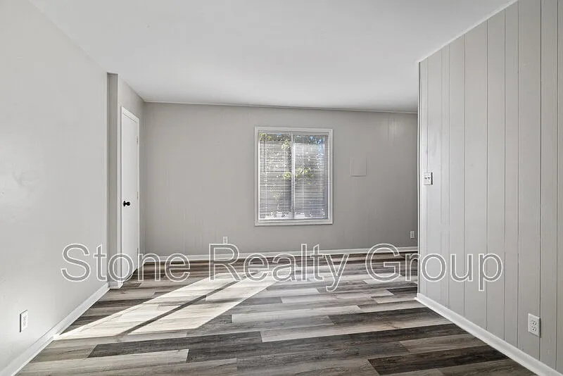 2 bed, 1.0 bath, $750 — Photo 3
