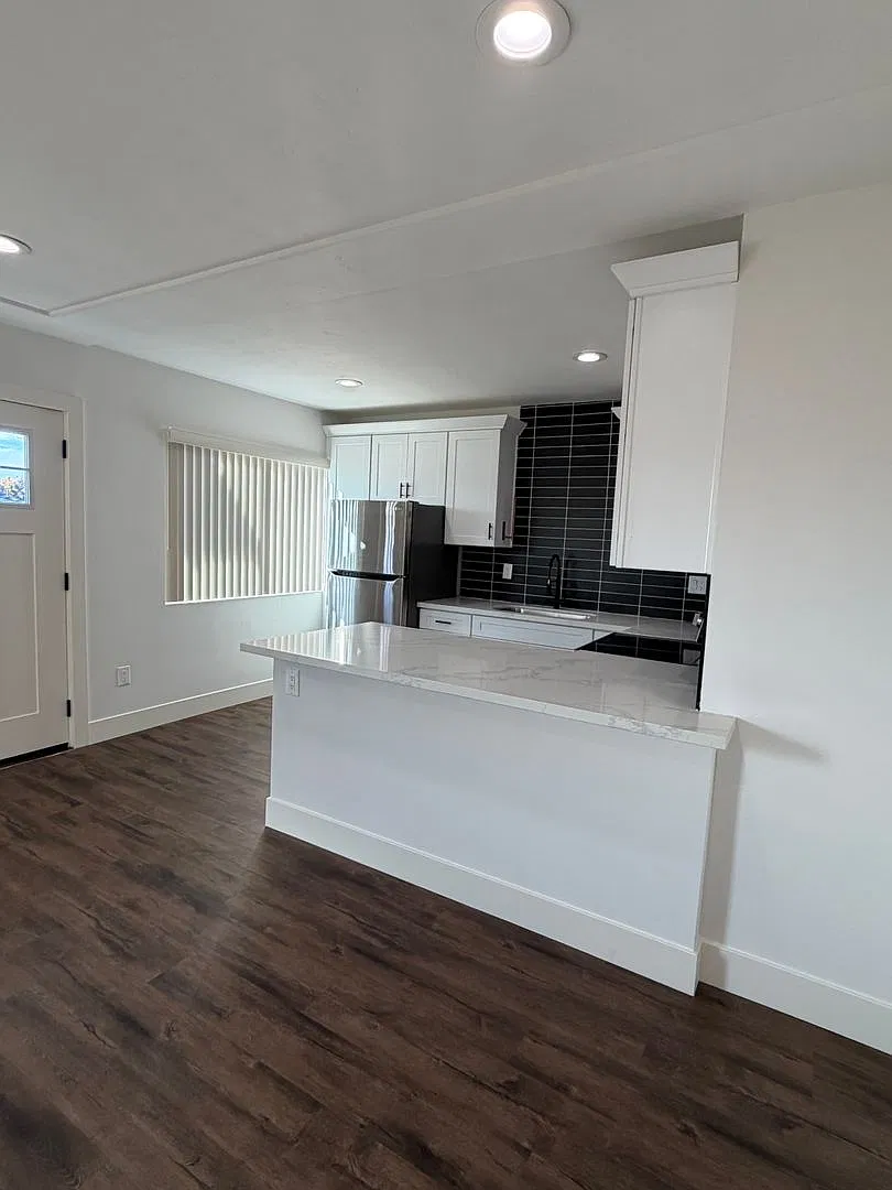 Modern North Park 1br With A/C & Large Shared Deck $500 Off First Month! — Photo 4