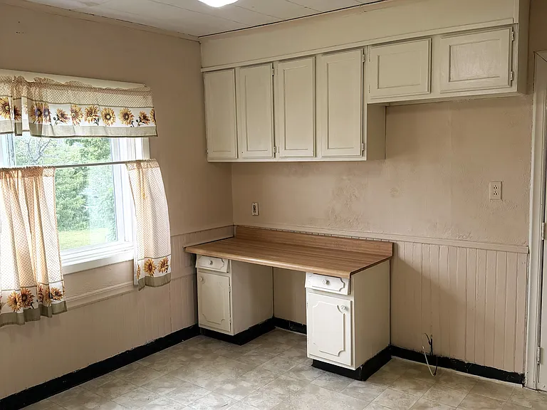 96 Dewey Ave #2 — Photo 2