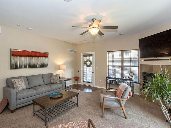 5th image of 415 Churchill Dr