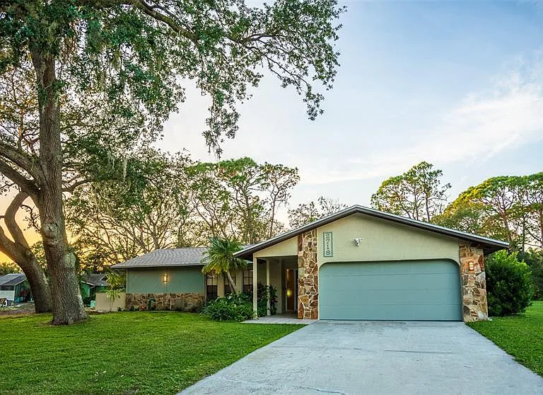 2719 Forest Knoll Dr — Photo 1