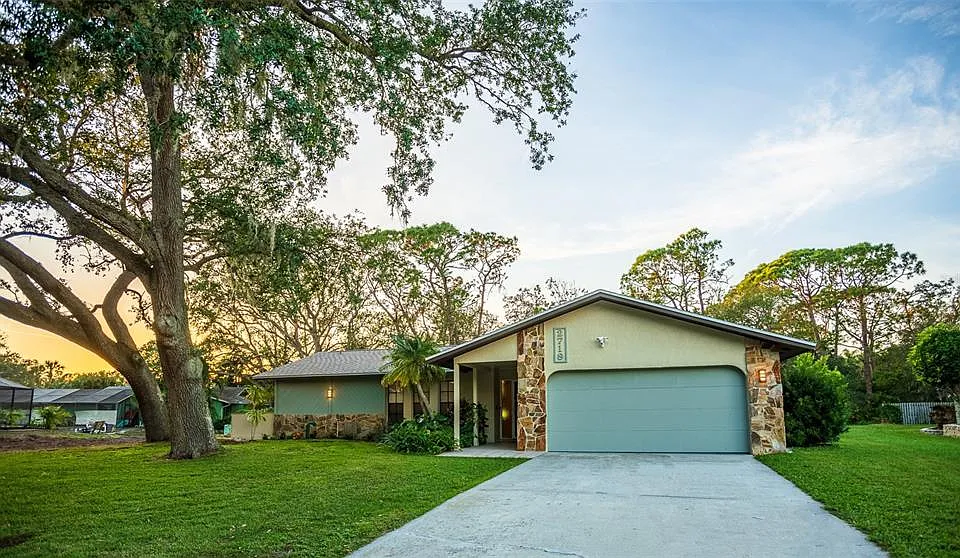 2719 Forest Knoll Dr
