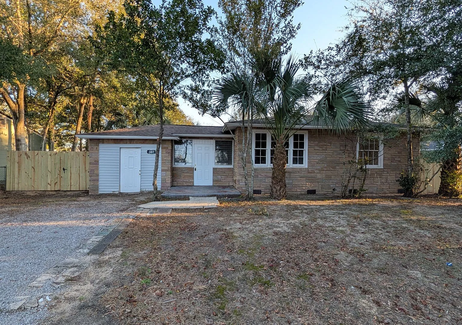 307 Hermey Ave Pensacola. Move In Special: Half Off First Full Month Of Rent — Photo 1